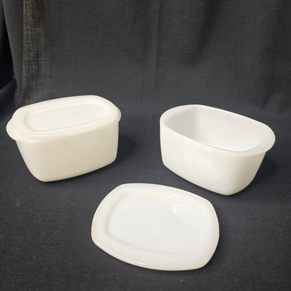 2 Vtg Fire King White Glass Refrigerator Dish with Lid Heat Proof 5 x 3.5 x 2.5"